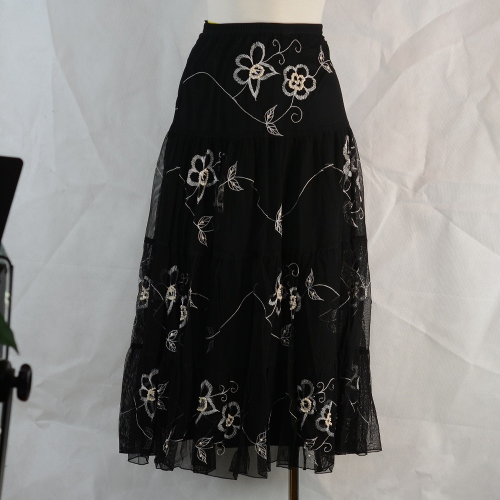 Embroidered/Sequins/Seed Beads on Mesh Skirt SZ M/L